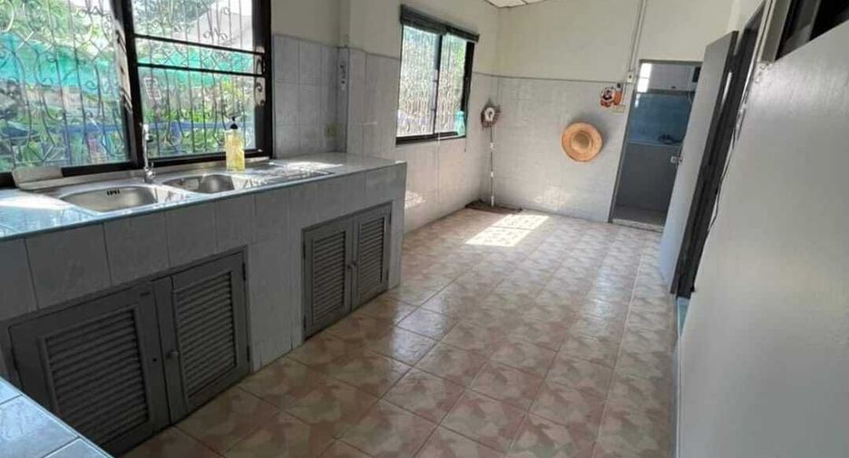 For sale 3 bedrooms house in Mueang Lop Buri, Lopburi