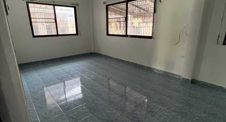 For sale 3 bedrooms house in Mueang Lop Buri, Lopburi