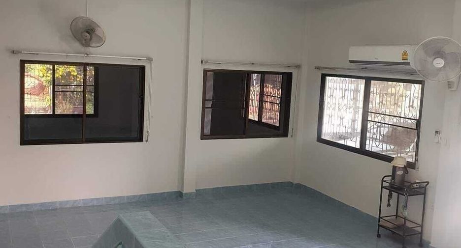 For sale 3 bedrooms house in Mueang Lop Buri, Lopburi