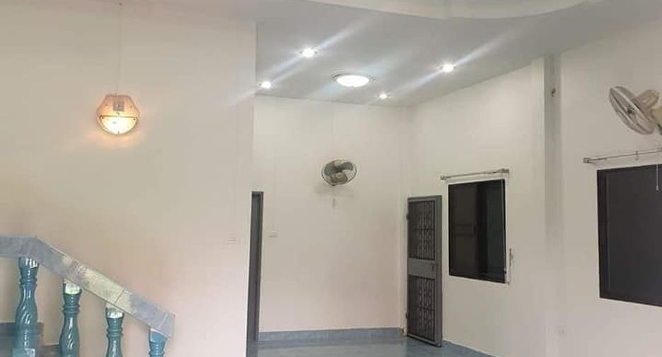 For sale 3 bedrooms house in Mueang Lop Buri, Lopburi
