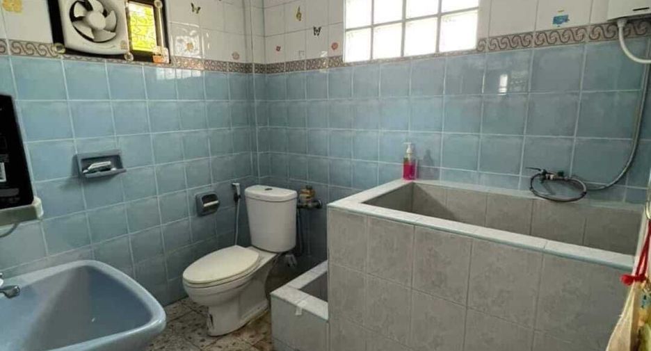 For sale 3 bedrooms house in Mueang Lop Buri, Lopburi