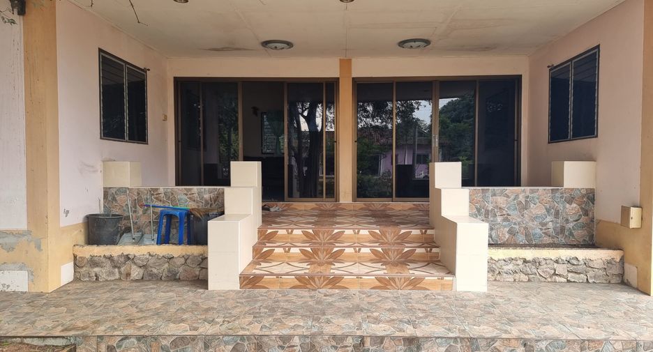 For sale 4 ベッドルーム house in Mueang Ratchaburi, Ratchaburi