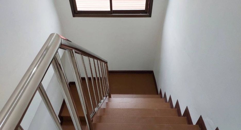 For sale 4 bedrooms house in Mueang Udon Thani, Udon Thani
