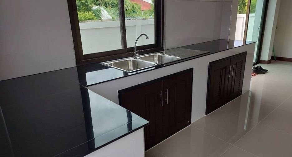 For sale 4 bedrooms house in Mueang Udon Thani, Udon Thani