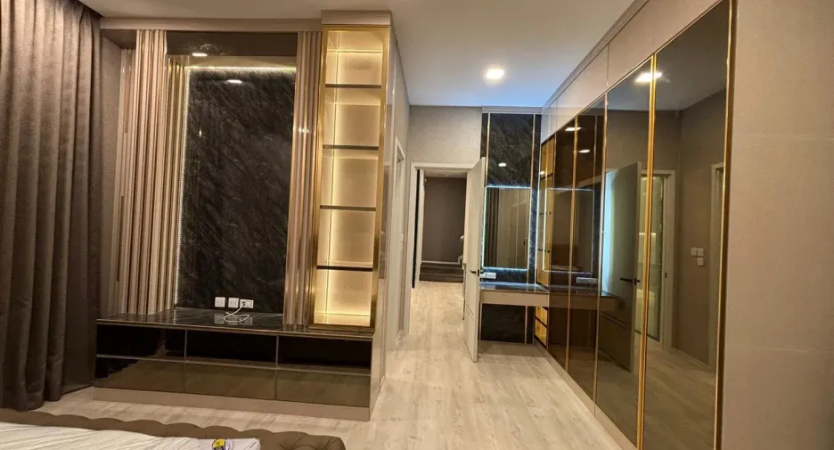 For sale 5 bedrooms house in Saphan Sung, Bangkok