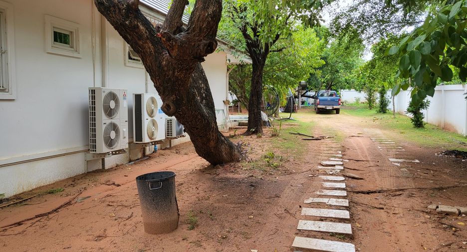 For sale 3 bedrooms villa in Kosum Phisai, Maha Sarakham