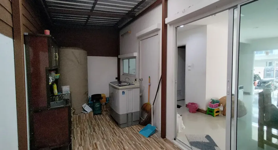 À vendre 3 chambres maison de ville à Sam Phran, Nakhon Pathom