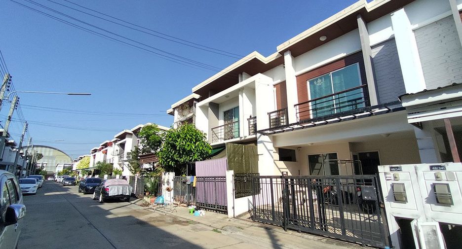 À vendre 3 chambres maison de ville à Sam Phran, Nakhon Pathom