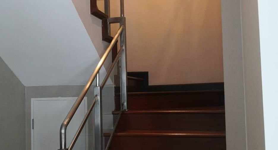 For sale 5 bedrooms condo in Huai Khwang, Bangkok