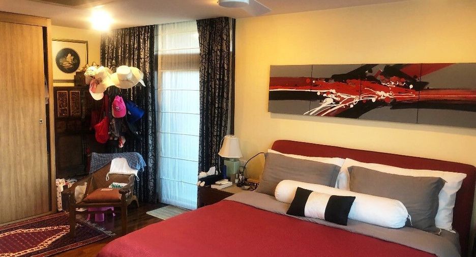 For sale 3 bedrooms condo in Watthana, Bangkok