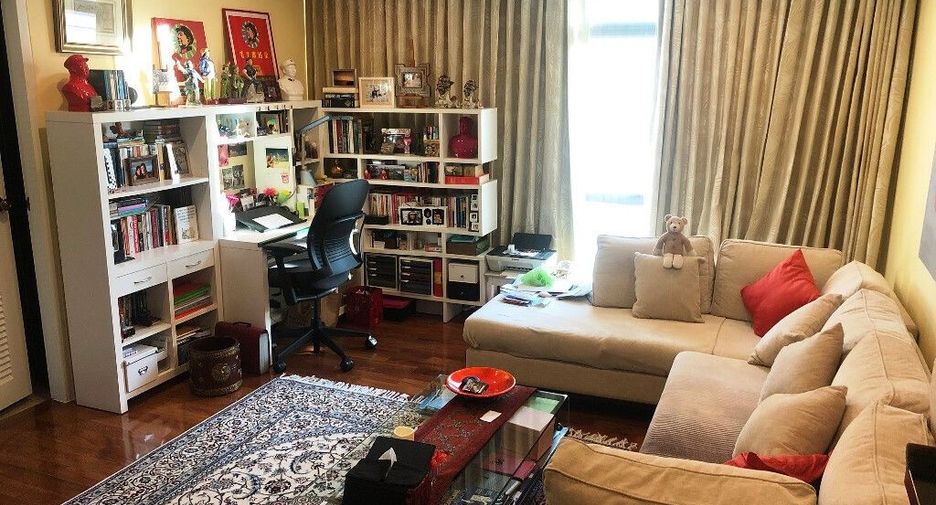 For sale 3 bedrooms condo in Watthana, Bangkok