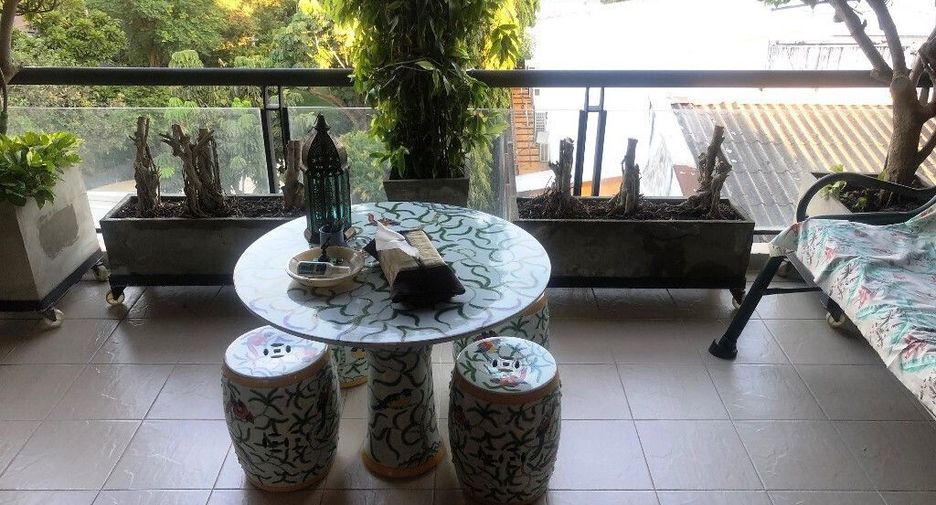 For sale 3 bedrooms condo in Watthana, Bangkok