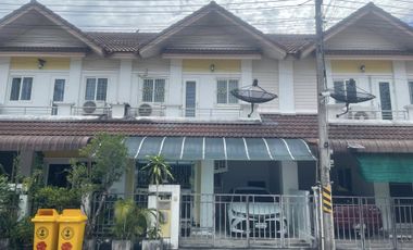 Casa adosada en venta de 4 habitaciones en Mueang Nakhon Si Thammarat, Nakhon Si Thammarat
