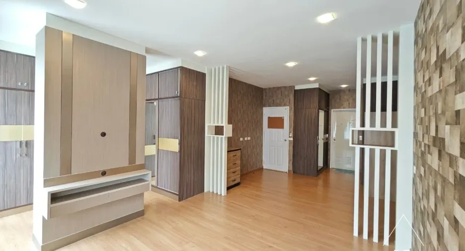 À vendre 5 chambres maison de ville à Bang Kruai, Nonthaburi