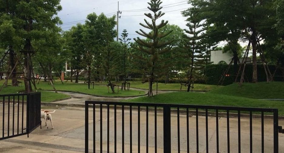 Casa adosada en venta de 4 habitaciones en Mueang Chon Buri, Chonburi