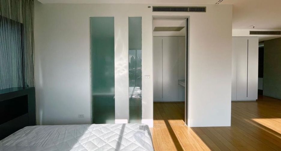 For sale 1 bed condo in Watthana, Bangkok