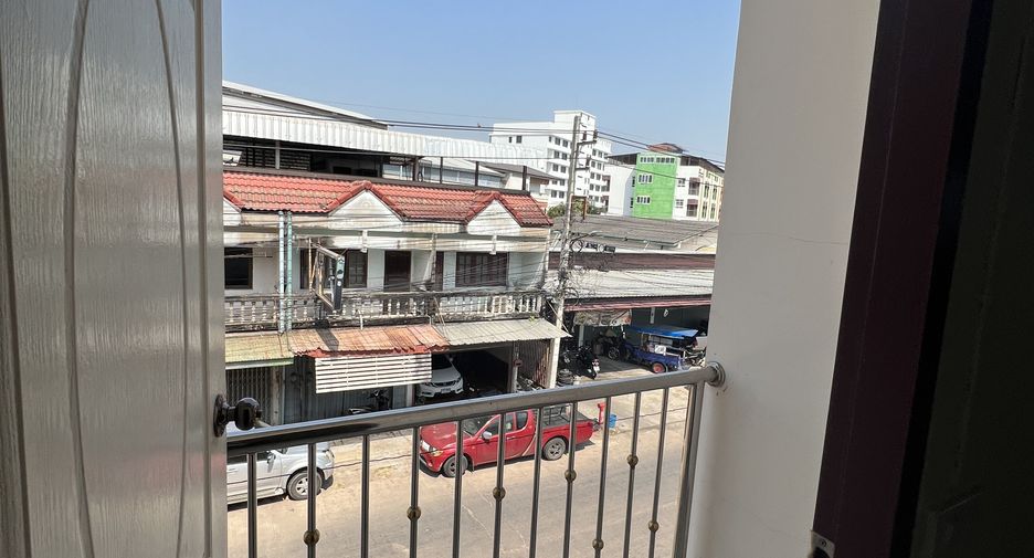 Продажа 2 спальни таунхаус в Mueang Kamphaeng Phet, Кампхэнгпхет