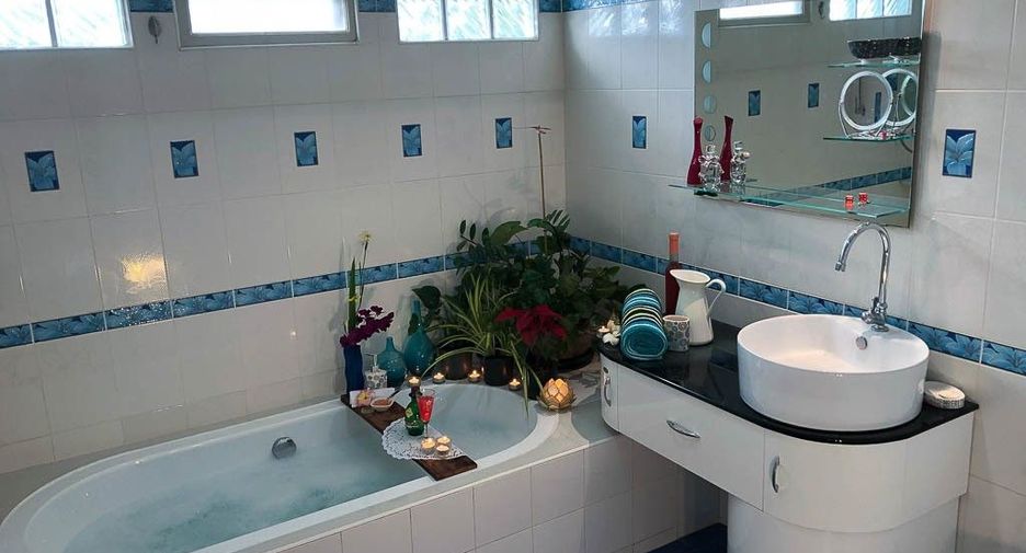 For sale 6 bedrooms house in Mueang Loei, Loei