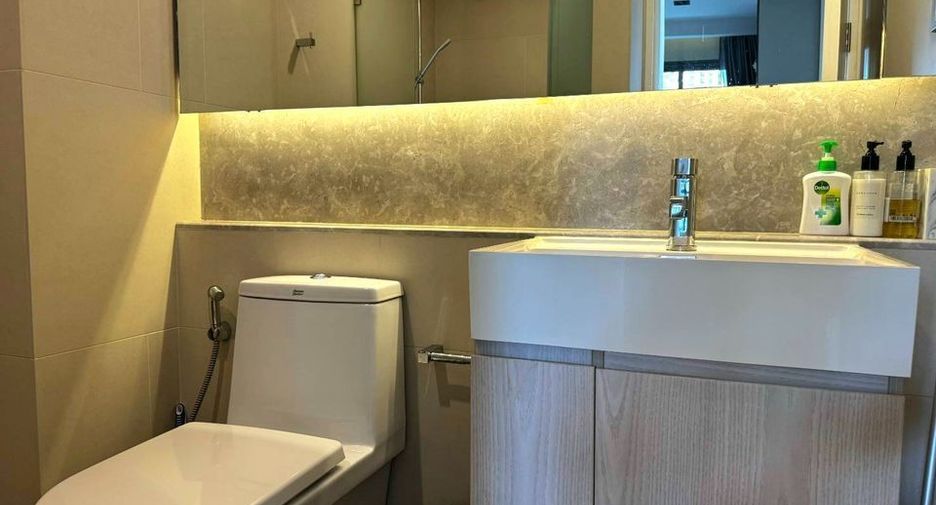 For sale 2 bedrooms condo in Khlong Toei, Bangkok