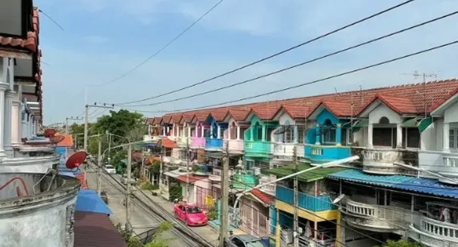 For sale 4 bedrooms townhouse in Khlong Luang, Pathum Thani
