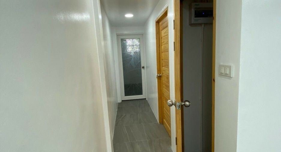 À vendre 3 chambres maison de ville à Bang Sao Thong, Samut Prakan