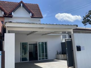 À vendre 3 chambres maison de ville à Bang Sao Thong, Samut Prakan