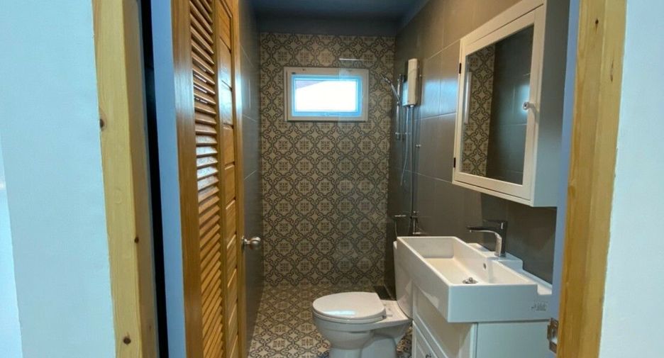 À vendre 3 chambres maison de ville à Bang Sao Thong, Samut Prakan
