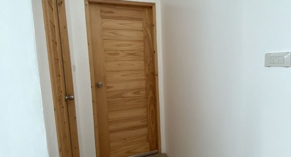 À vendre 3 chambres maison de ville à Bang Sao Thong, Samut Prakan