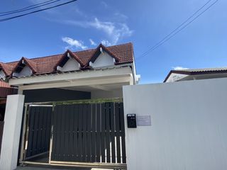 À vendre 3 chambres maison de ville à Bang Sao Thong, Samut Prakan