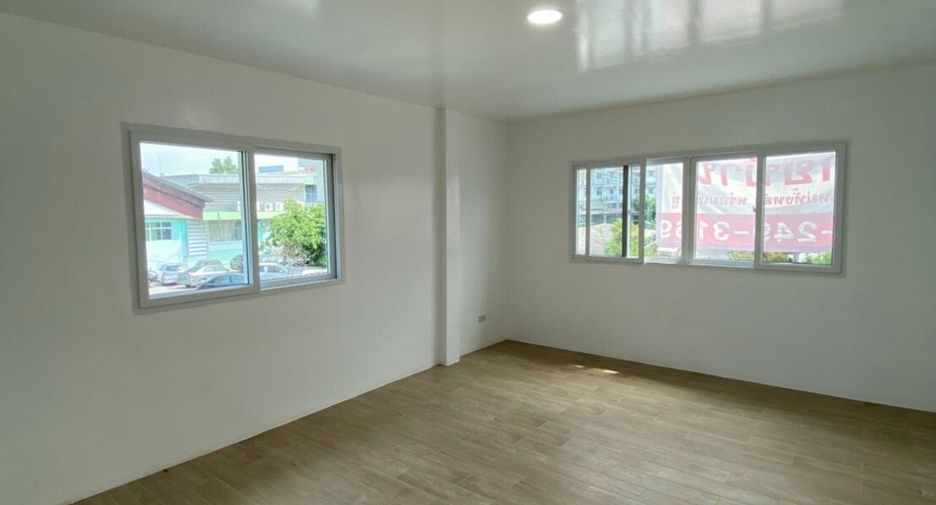 À vendre 3 chambres maison de ville à Bang Sao Thong, Samut Prakan