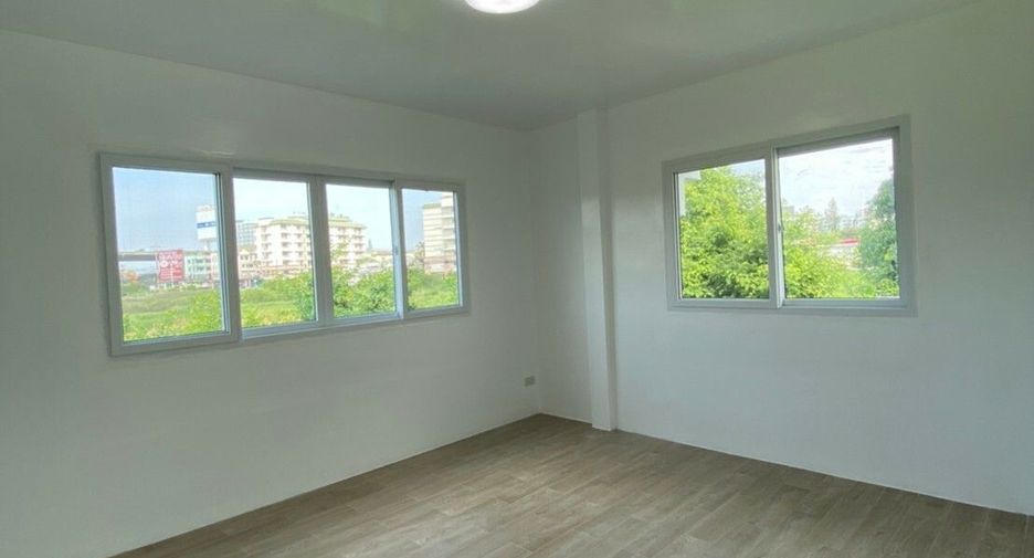 À vendre 3 chambres maison de ville à Bang Sao Thong, Samut Prakan