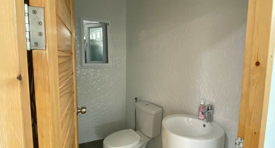 À vendre 3 chambres maison de ville à Bang Sao Thong, Samut Prakan