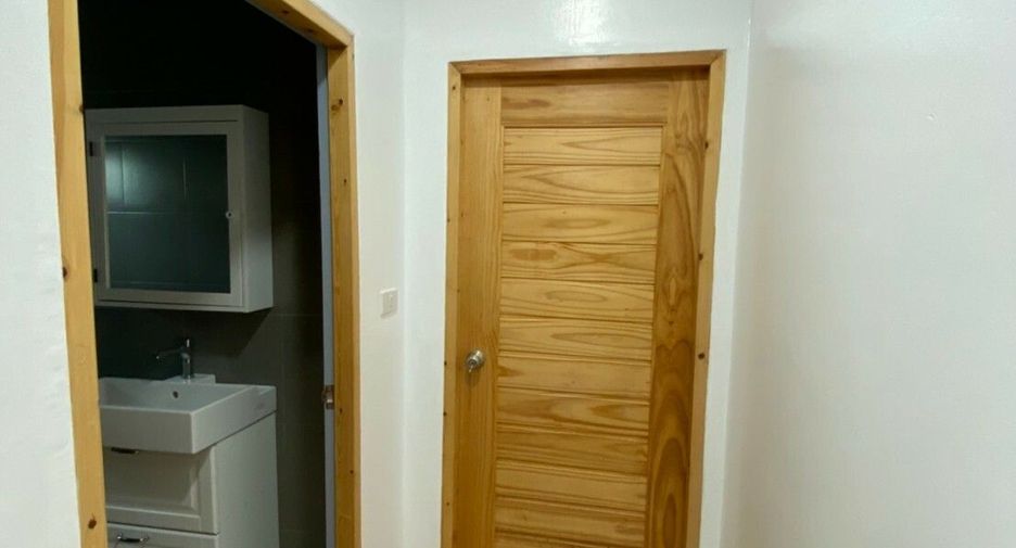À vendre 3 chambres maison de ville à Bang Sao Thong, Samut Prakan
