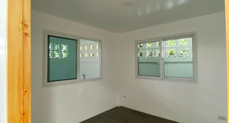 À vendre 3 chambres maison de ville à Bang Sao Thong, Samut Prakan