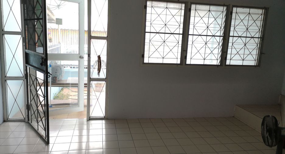 For rent 2 bedrooms townhouse in Mueang Chon Buri, Chonburi