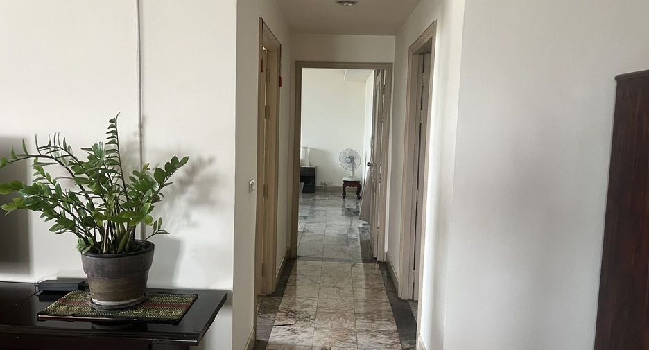 For sale 3 bedrooms condo in Suan Luang, Bangkok