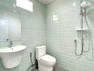 À vendre 3 chambres maison de ville à Mueang Samut Prakan, Samut Prakan