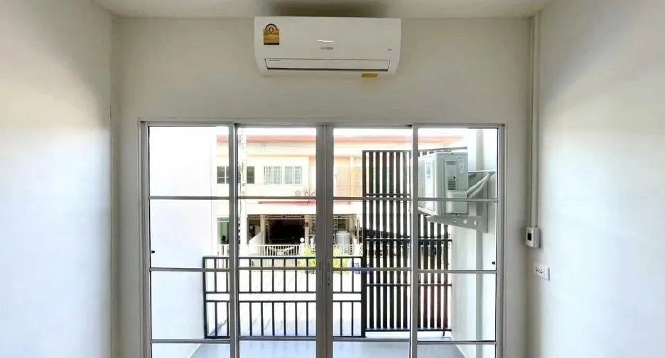 À vendre 3 chambres maison de ville à Mueang Samut Prakan, Samut Prakan