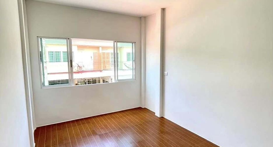 À vendre 3 chambres maison de ville à Mueang Samut Prakan, Samut Prakan