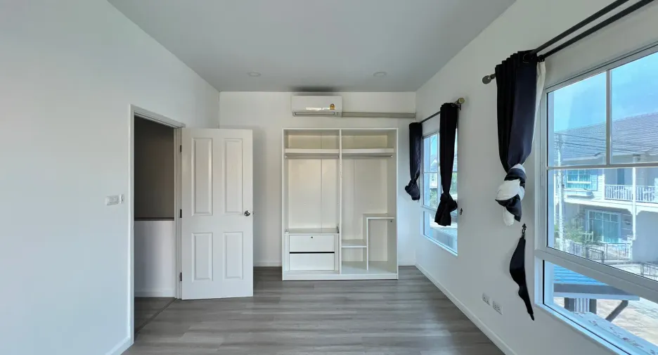 For sale 3 bedrooms townhouse in Thanyaburi, Pathum Thani