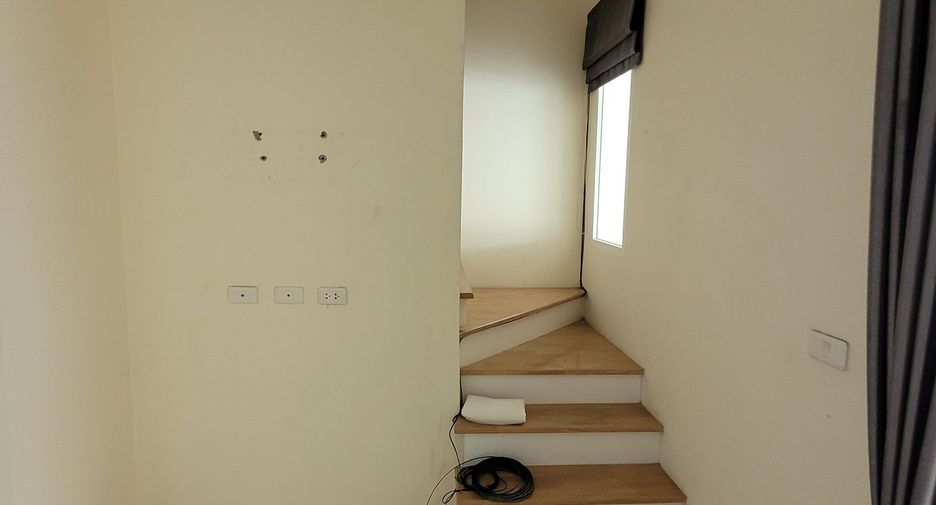For sale 4 bedrooms townhouse in Mueang Samut Sakhon, Samut Sakhon