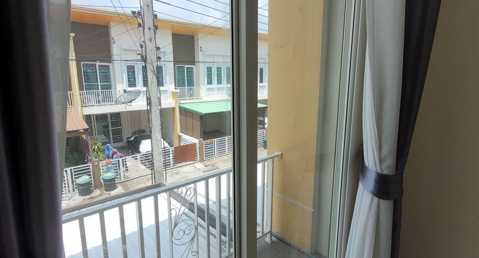For sale 4 bedrooms townhouse in Mueang Samut Sakhon, Samut Sakhon