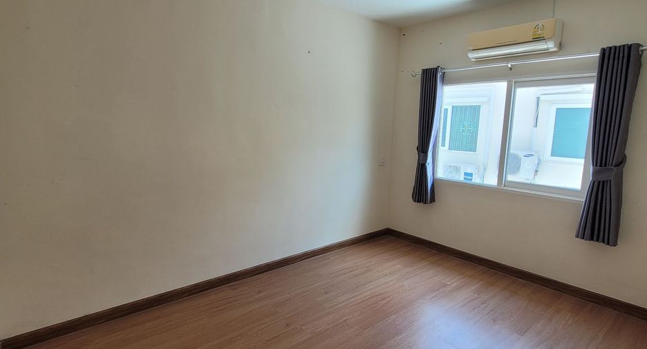 For sale 4 bedrooms townhouse in Mueang Samut Sakhon, Samut Sakhon