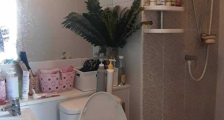 À vendre studio condo à Lat Phrao, Bangkok