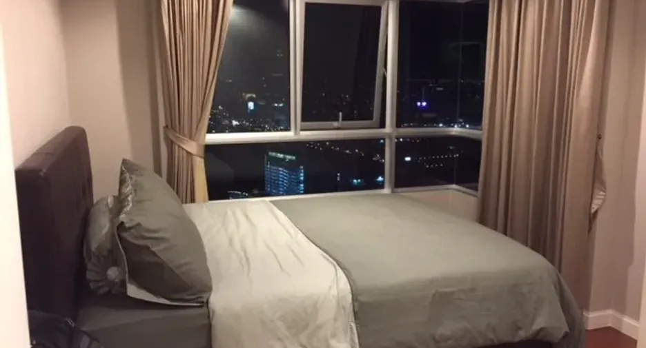 For sale 2 bedrooms condo in Huai Khwang, Bangkok