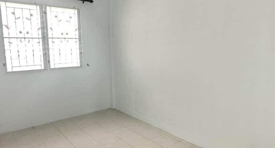 For rent 3 bedrooms townhouse in Mueang Chon Buri, Chonburi