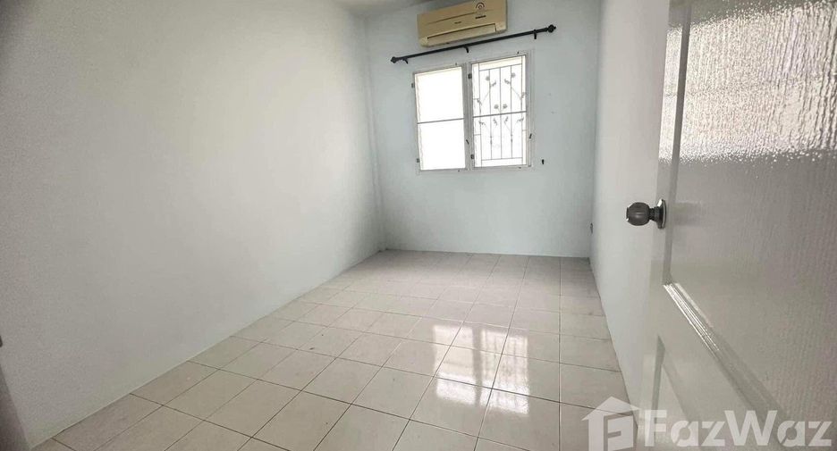 For rent 3 bedrooms townhouse in Mueang Chon Buri, Chonburi