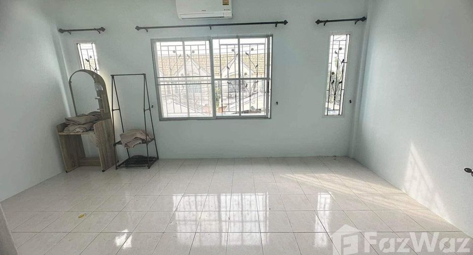 For rent 3 bedrooms townhouse in Mueang Chon Buri, Chonburi