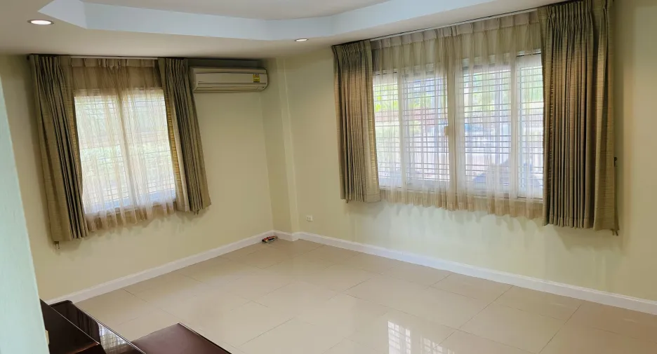 For sale 4 bedrooms house in Mueang Chon Buri, Chonburi