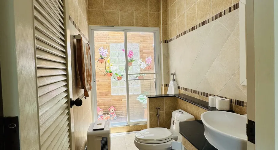 For sale 4 bedrooms house in Mueang Chon Buri, Chonburi